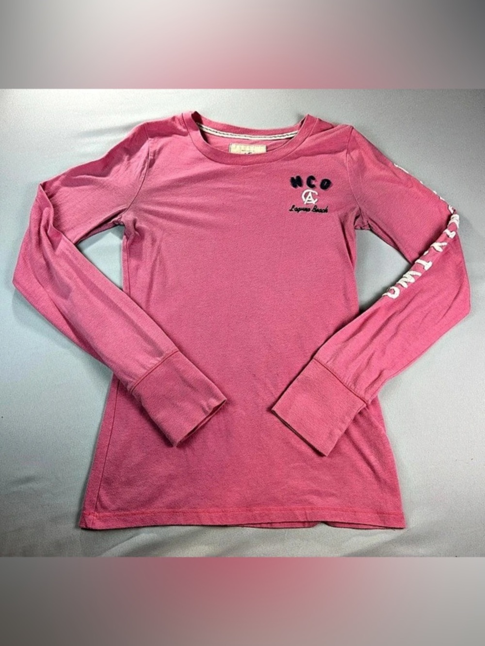 Hollister Long Sleeve Graphic Tee in Pink Size Medium Logo Preppy